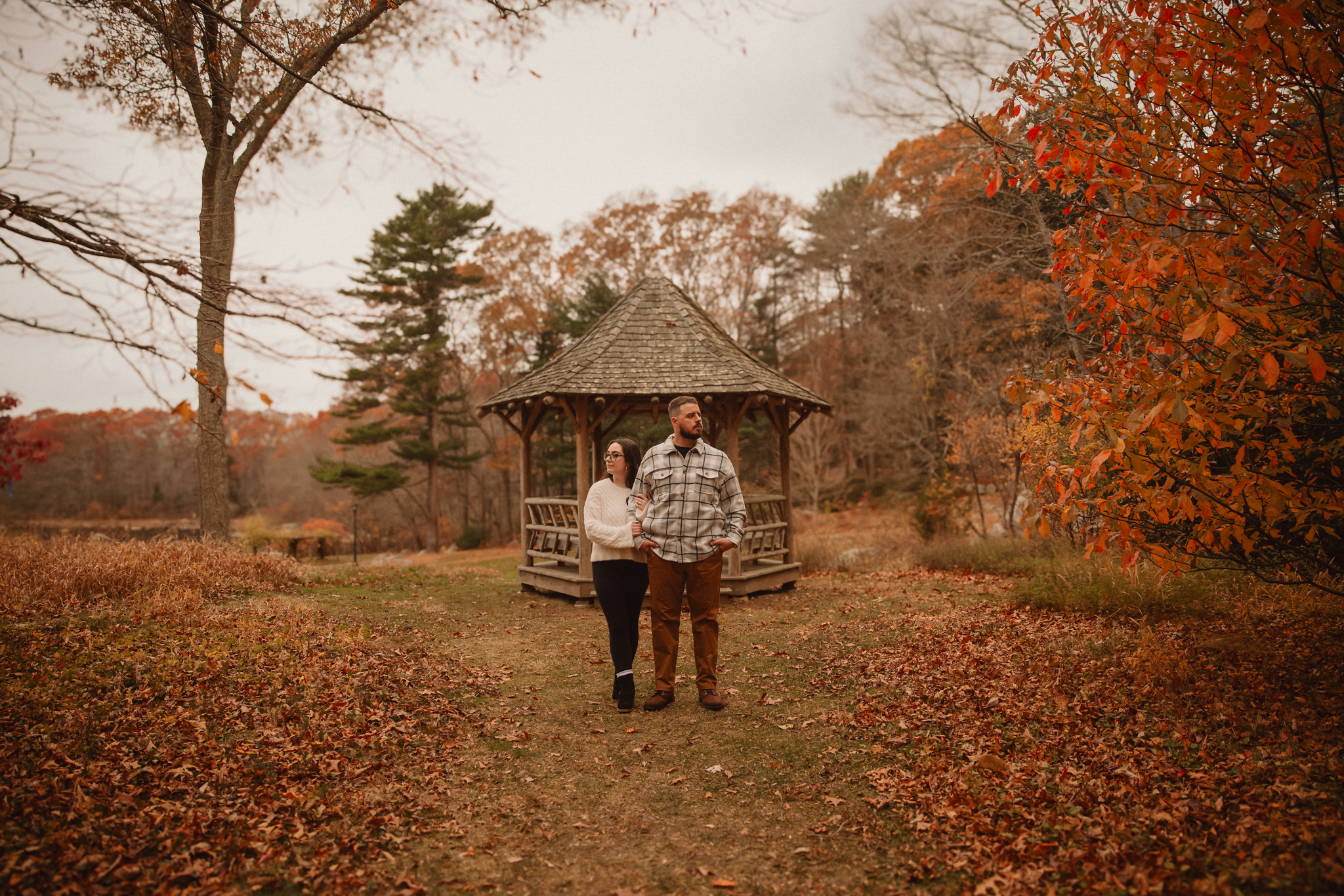 When to book fall family photos Connecticut autumn foliage